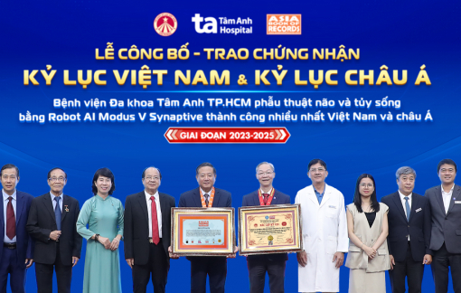 Bệnh viện Tâm Anh đạt kỷ lục châu Á về phẫu thuật não, cột sống bằng Robot AI