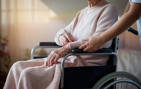 Nhà 5 anh chị em nhưng má bệnh chỉ mình tôi gánh