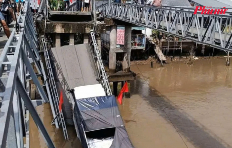 Thót tim khoảnh khắc xe chở hàng chục tấn gạo làm sập cầu ở Cần Thơ