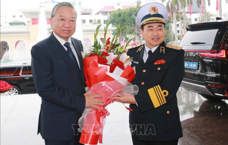 Tổng bí thư Tô Lâm dự và trao danh hiệu Anh hùng LLVT nhân dân cho Quân chủng Hải quân