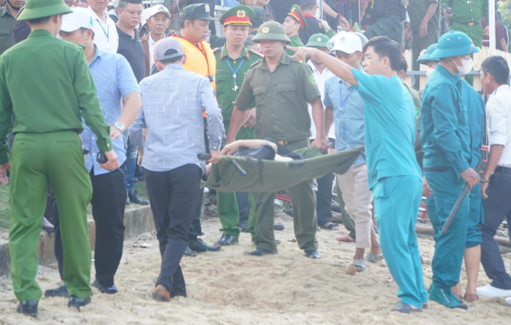 Lật ghe trên đường xem hội đua ghe ở Huế, 2 mẹ con tử vong