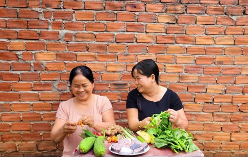 Về ăn cơm với mẹ