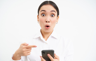 Tẩy trắng tội ngoại tình bằng chiêu biến vợ thành kẻ hoang tưởng