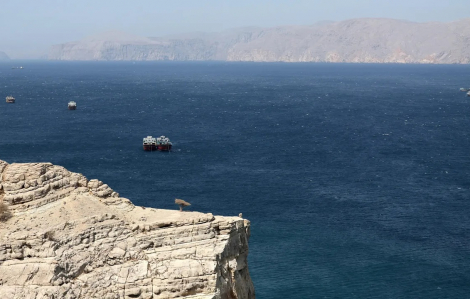 Hàng trăm tàu dầu tắc nghẽn do cuộc chiến Trung Đông, nguy cơ giá dầu leo thang toàn cầu