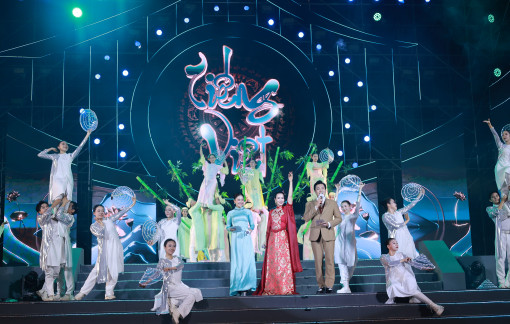 Đêm thơ Việt Nam thắp sáng không gian nghệ thuật đầu xuân