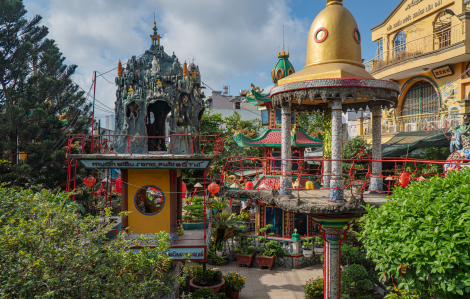 Khám phá ‘cung đường tâm linh’ ven kênh độc đáo ở TPHCM