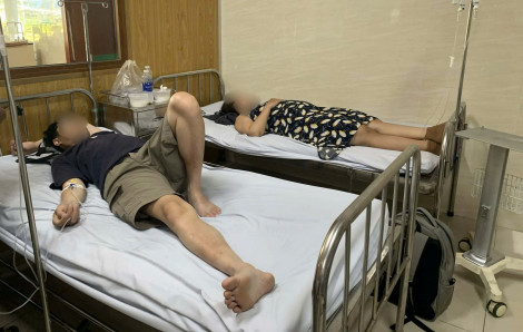 Nhiều người nhập viện sau khi ăn bánh mì lề đường ở TPHCM