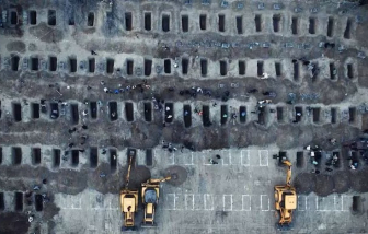 Những nấm mồ nhỏ và nỗi đau của các bà mẹ trong cuộc chiến Trung Đông