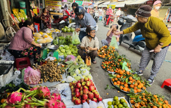 Giá hoa và trái cây đều tăng ngày rằm tháng Giêng