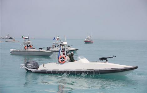 Iran tuyên bố tấn công mọi tàu thuyền qua Eo biển Hormuz, giá dầu lên 200 USD/thùng