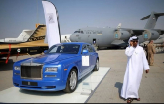 Giới siêu giàu 'đỏ mắt' săn phi cơ rời Dubai giữa mưa tên lửa