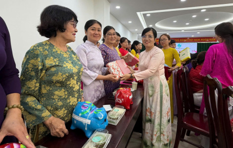 Phụ nữ xã Tân Nhựt phát động mô hình “Nuôi heo đất vì phụ nữ và trẻ em yếu thế”