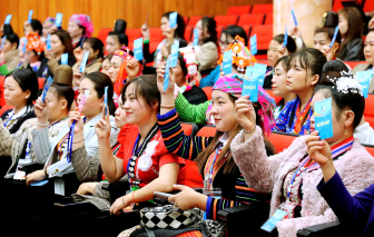 Trao tri thức, xây bệ phóng tương lai cho phụ nữ và trẻ em gái