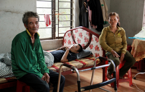 Gia cảnh bi thảm của vợ chồng già ở Quảng Ngãi, khi con trai duy nhất bị tai nạn