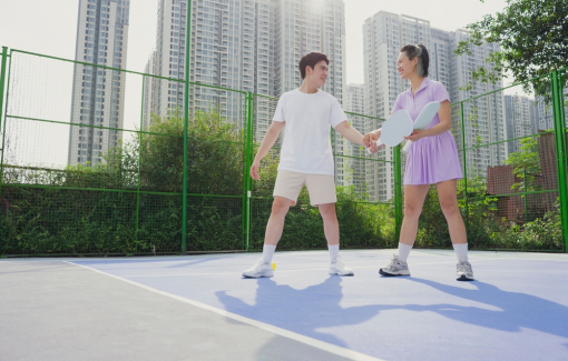 Vừa hết tết, chồng vội xách vợt ra sân pickeball với lý do “tống mỡ bánh chưng”