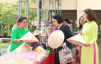 Những sẻ chia ấm lòng chị em dịp 8/3