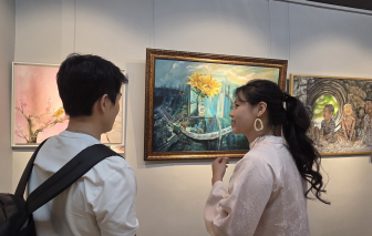 Triển lãm tác phẩm của 122 nữ họa sĩ mừng 8/3