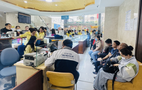 Giá vàng giảm sâu rồi bật tăng thần tốc