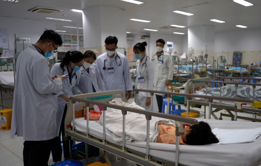 Bé trai 9 tuổi đau bụng dữ dội bởi nguyên nhân không thể ngờ