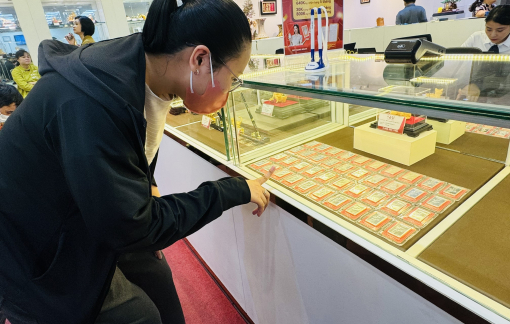 Câu chuyện đầu tư: Dạy con lướt sóng bạc, mẹ ôm hận khi tiền lì xì của con bốc hơi