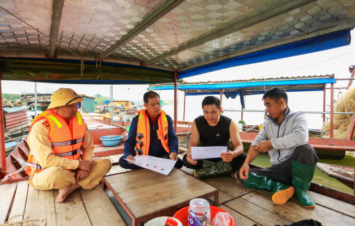 Hà Nội: Đưa ngày hội bầu cử đến với từng hộ dân chài sinh sống trên sông