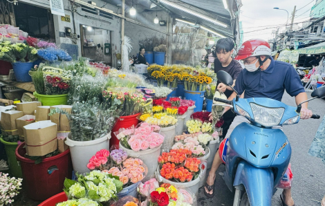 Giá hoa hồng tăng gấp 3 lần trong dịp 8/3