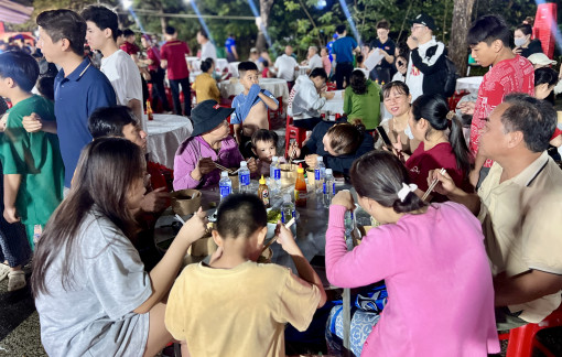 Trao 12.000 suất phở cho công nhân, người lao động