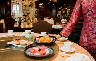 Phía sau câu chuyện không còn bàn trống ở nhà hàng trong ngày 8/3