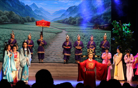 Võ Minh Lâm tái ngộ 3 cô đào nhà Minh Tơ