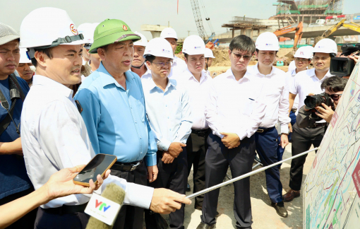 Bộ trưởng Xây dựng kiểm tra tiến độ 2 dự án trọng điểm ở TPHCM