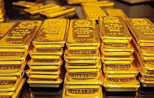 Giá USD cao kỷ lục, chứng khoán đỏ lửa, giá vàng quay đầu giảm