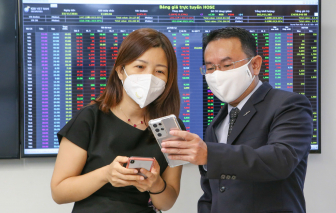 Chứng khoán phục hồi mạnh mẽ sau cú rơi lịch sử