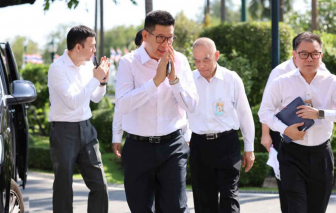 Thái Lan kêu gọi người dân hạn chế đi lại, sử dụng thang bộ để tiết kiệm năng lượng