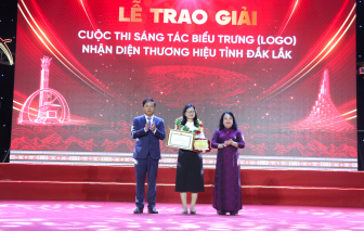 Trao giải Nhất cuộc thi thiết kế logo tỉnh Đắk Lắk