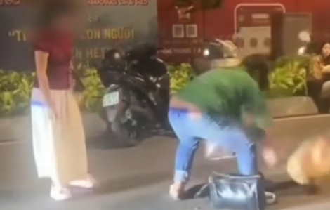 Bắt khẩn cấp tài xế chửi bới, đập phá hành lý của khách trước nhà ga sân bay Tân Sơn Nhất