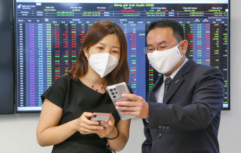 Chứng khoán phục hồi mạnh mẽ sau cú rơi lịch sử