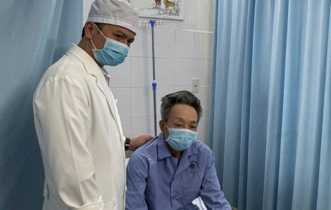 Phẫu thuật ít xâm lấn, thay khớp háng 2 bên cùng lúc cho bệnh nhân