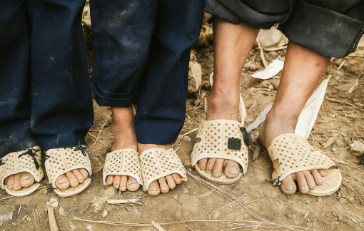 Nhớ đôi dép vá