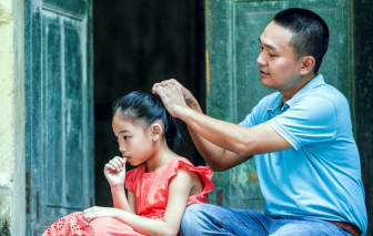 Chồng ghê gớm ở công ty, ở nhà lại sợ đứa con gái 15 tuổi