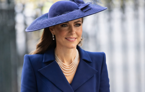 Công nương Kate Middleton thanh lịch trong sắc xanh tại lễ trọng đại nhất của hoàng gia