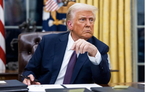 Tổng thống Trump dọa phá hủy Iran nếu không gỡ thủy lôi ở Eo biển Hormuz