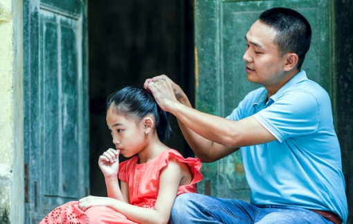 Chồng ghê gớm ở công ty, ở nhà lại sợ đứa con gái 15 tuổi