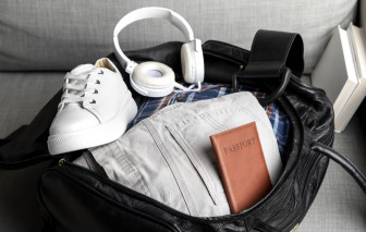 5 món đồ không nên để trong túi xách hay balo khi đi máy bay