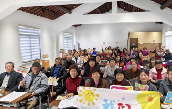 Người cao tuổi Trung Quốc tìm niềm vui từ lớp học AI, livestream