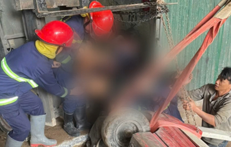 Cận cảnh hiện trường giải cứu tài xế bị xe nâng đè ở Bắc Ninh