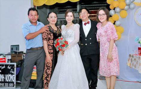 Câu chuyện tình yêu: Từ lời hăm dọa đến 30 năm nghĩa vợ chồng