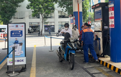 22g tối nay, xăng E5RON92 giảm, RON95 và dầu hỏa tăng