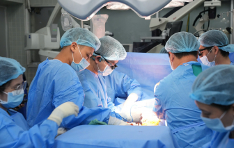 Chuyến bay đêm mang theo sự sống cho 7 bệnh nhân