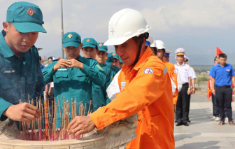 Tuổi trẻ Công ty cổ phần Điện lực Khánh Hòa dâng hương tưởng niệm 64 chiến sĩ Gạc Ma