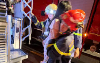 Cháy nhà nhiều tầng ở phường Bến Thành, 5 người được giải cứu